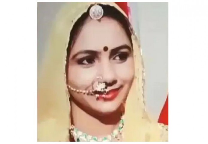 স্ত্রীকে খুন করে পাশে মোবাইলে ভিডিও গেম খেলছে স্বামী!