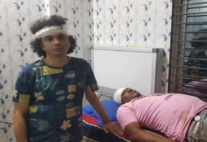 মেয়র তাপসের বহরের সঙ্গে ফেরিতে ওঠায় মারধরের অভিযোগ