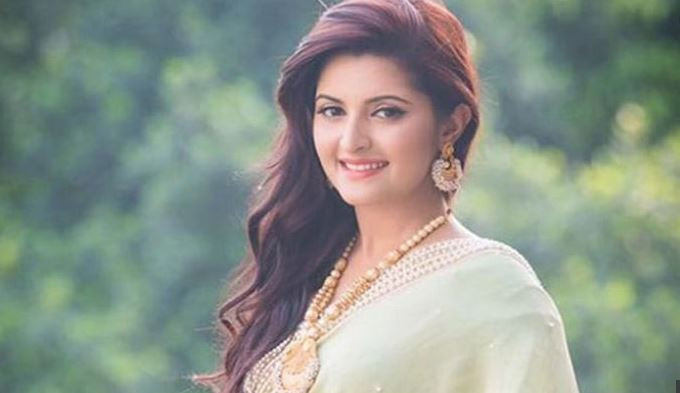 আবারও ফেসবুকে স্ট্যাটাস দিলেন পরীমণি