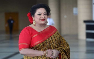 নায়িকা কত টাকা আয় করলে ৫ কোটির গাড়ি, মাসে দু’বার সিঙ্গাপুরে যায়?