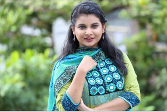 প্রেমের গুঞ্জন উড়িয়ে দিয়ে যা বললেন ফারিয়া