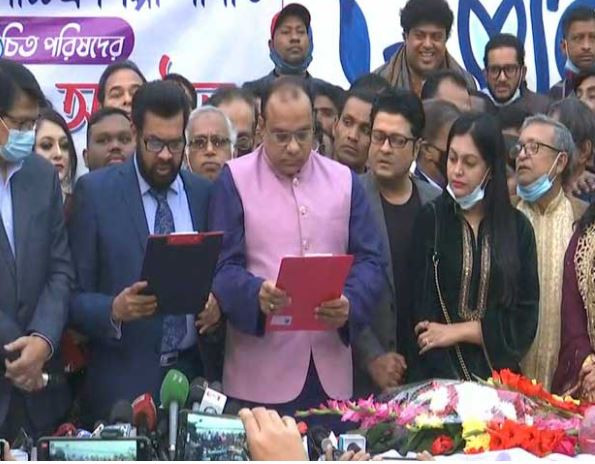 ইলিয়াস কাঞ্চনকে শপথ পাঠ করালেন মিশা সওদাগর