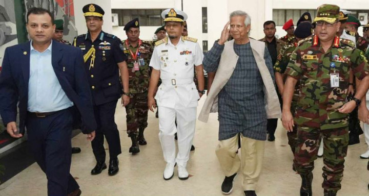 সেনাসদর পরিদর্শন করলেন প্রধান উপদেষ্টা 