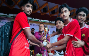 সদরপুরে ক্রীড়া প্রতিযোগিতার পুরষ্কার বিতরণ করলেন ঢাকা বিভাগীয় কমিশনার