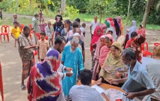 সদরপুরের বাকপুরায় ফ্রি মেডিকেল ক্যাম্পে সহস্রাধিক মানুষের ভিড়