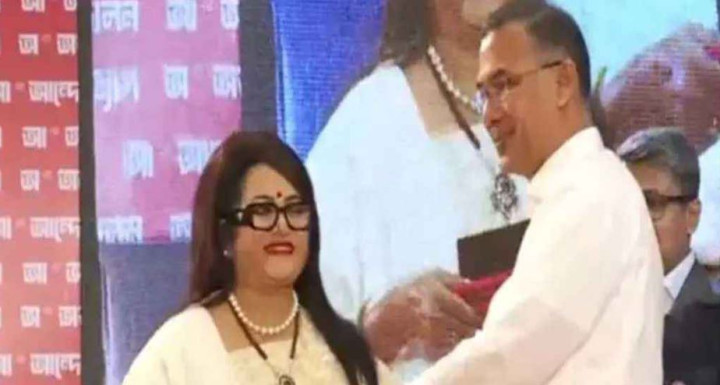 ববিতার হাতে একুশে পদক দিলেন প্রধানমন্ত্রী