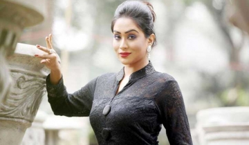 এবার বলিউডে পা রাখলেন মম
