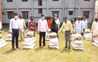 সালথায় বিনামূল্যে সার ও ধান বীজ বিতরণ