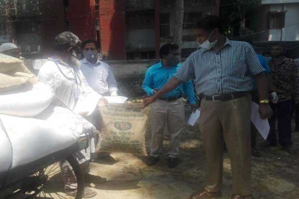 শিবচরে ৭১৫ জন কৃষকের মাঝে সার ও বীজ বিতরণ