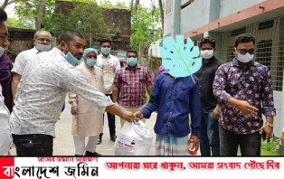 শিবচর সরকারি বরহামগঞ্জ কলেজ ছাত্র সংসদের খাবার সহায়তা বিতরণ