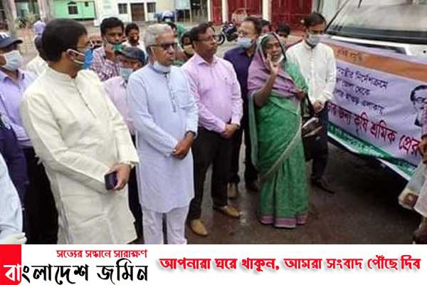 ধানকাটা সংকট মোকাবেলায় গাইবান্ধা থেকে সুনামগঞ্জে ৫২ জন শ্রমিক প্রেরণ