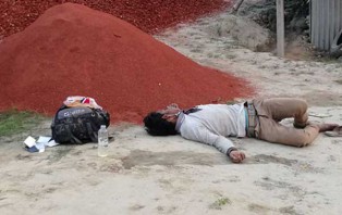 রাস্তায় পড়েছিল সাড়াদিন, কাছে যায়নি কেউ!