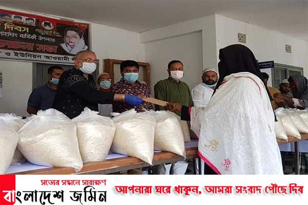 শিবচরে ঝড়ে ক্ষতিগ্রস্থ পরিবারের মাঝে নগদ টাকা ও চাল বিতরণ