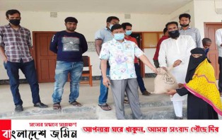সালথায় প্রধানমন্ত্রীর পক্ষ থেকে ত্রাণ বিতরণ অব্যাহত
