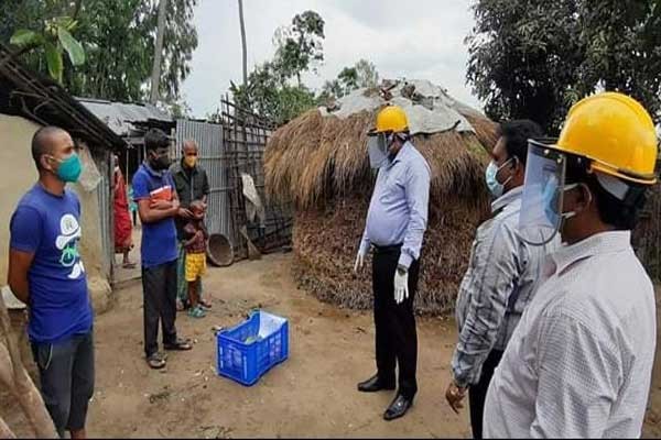 ক‌রোনা রোগী‌দের বা‌ড়ি‌তে ফল নি‌য়ে দেখ‌তে গে‌লেন ডি‌সি