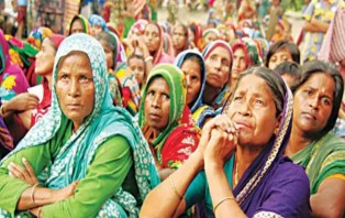 ২ কোটি গরিব মানুষকে প্রতি মাসে টাকা দিবে সরকার