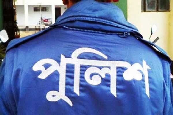 করোনা সন্দেহে ছাদ থেকে লাফিয়ে পড়ে পুলিশ সদস্যের আত্মহত্যা
