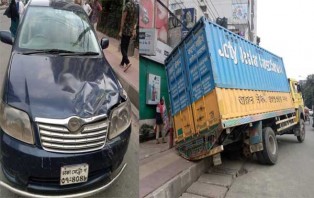 রাজধানীতে ট্রাক ও প্রাইভেটকার সংঘর্ষে রিক্সাচালক সহ আহত ৩