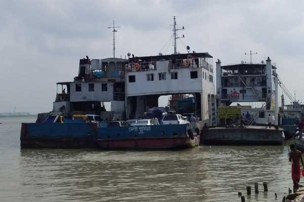 ঘূর্ণিঝড় আম্ফানের প্রভাবে শিমুলিয়ায় ফেরিসহ নৌযান চলাচল বন্ধ