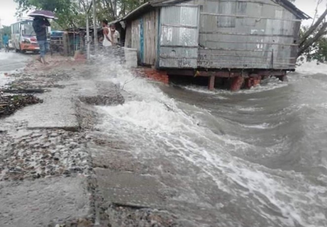 সাতক্ষীরায় ঘূর্ণিঝড় আম্ফানের তান্ডবে  তিন গ্রাম পানির নিচে