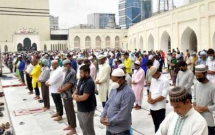 বায়তুল মোকাররমে ঈদের পাঁচ জামাত সম্পন্ন