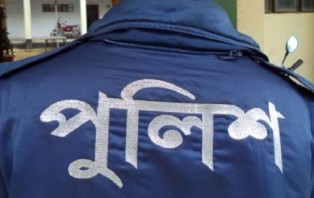 ঝিনাইদহে ঈদের আনন্দকে উপেক্ষা করে পুলিশের চেকপোস্ট