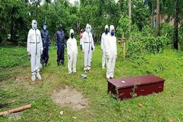 করোনায় মৃত পুলিশ সদস্যর লাশ সালথায় দাফন সম্পন্ন