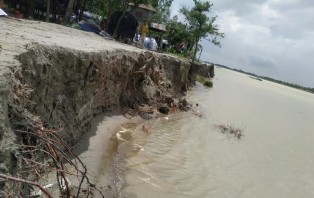 মুন্সীগঞ্জে ফের গর্জে উঠছে 'পদ্মা'