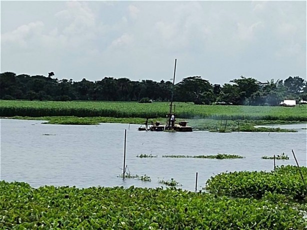 সালথায় অবৈধভাবে বালু উত্তোলন করায় ৫০ হাজার টাকা জরিমানা