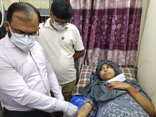 সিরাজগঞ্জে রক্তদানে এগিয়ে আসছে মেয়েরা