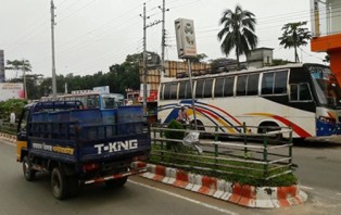 মাদারীপুরে রেডজোনে মানা হচ্ছে না লকডাউন