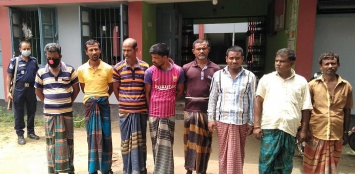 বিরামপুরে ৮ জুয়াড়ি আটক