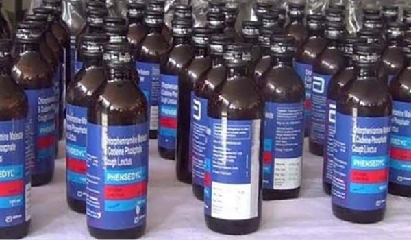 রাজধানীতে ২২০ বোতল ফেন্সিডিলসহ গ্রেফতার ৩