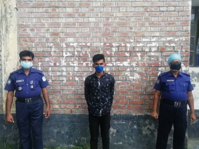 সালথায় স্কুলছাত্রীকে উত্যক্ত করায় বখাটে যুবক আটক