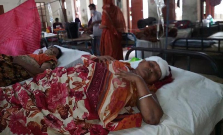সাবেক মহিলা ভাইস চেয়ারম্যানকে কুপিয়ে জখম