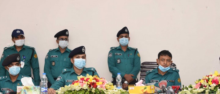 রাজধানীতে ওয়ালটন শোরুমের মালামাল ডাকাতির ঘটনায় গ্রেফতার ৪