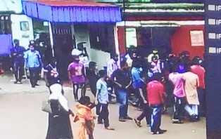 চান্দিনায় গণধর্ষণের খবর প্রকাশ করায় ২ সাংবাদিককে মারধর