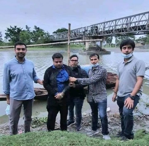 বোরকা পরে ডিঙি নৌকায়; যেভাবে গ্রেপ্তার হলেন শাহেদ