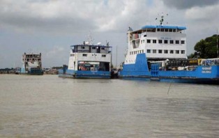 কাঠালবাড়ি-শিমুলিয়া নৌরুটে ফেরি চলাচল বন্ধ