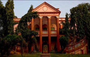 শিক্ষকের স্ত্রীকে ফোন করে কুকীর্তির কথা জানাল শিক্ষার্থীরা