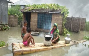 সদরপুরে বাণভাসী পরিবার গুলোর দুর্ভোগের সীমা নেই 