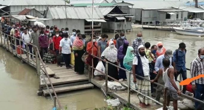 তীব্র স্রোতে শিমুলিয়া-কাঁঠালবাড়ী নৌরুটে নৌযান চলাচলে বিঘ্ন