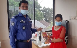 পুলিশের সহযোগিতায় হারানো মেয়েকে ফিরে পেলেন মা