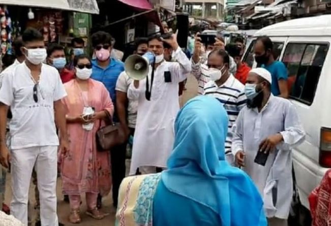 ‘নো মাস্ক, নো সার্ভিস’ বাস্তবায়নে মাঠে ভ্রাম্যমাণ আদালত