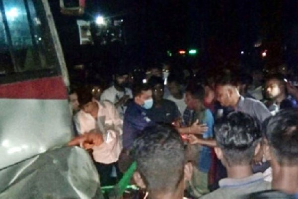 ভয়াবহ সড়ক দুর্ঘটনায় দুই শিশুসহ ৪ জন নিহত