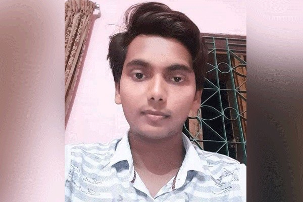 আলফাডাঙ্গায় কৃষকলীগ নেতার বাড়ি থেকে কলেজ ছাত্রের লাশ উদ্ধার