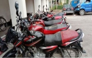 সিরাজগঞ্জে ৭টি চোরাই মোটরসাইকেলসহ আটক ১