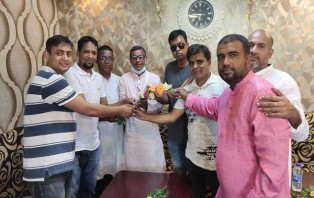 সাংবাদিক নেতা আছাদুজ্জামানকে সংবর্ধনা