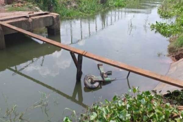 মাদারীপুর ইটভাটায় নিজস্ব পাতানো ব্রীজ ভেঙ্গে এক শ্রমিকের মৃত