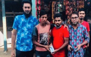 যাত্রীর আড়াই লাখ টাকা পেয়ে ফিরিয়ে দিলেন রিকশাচালক